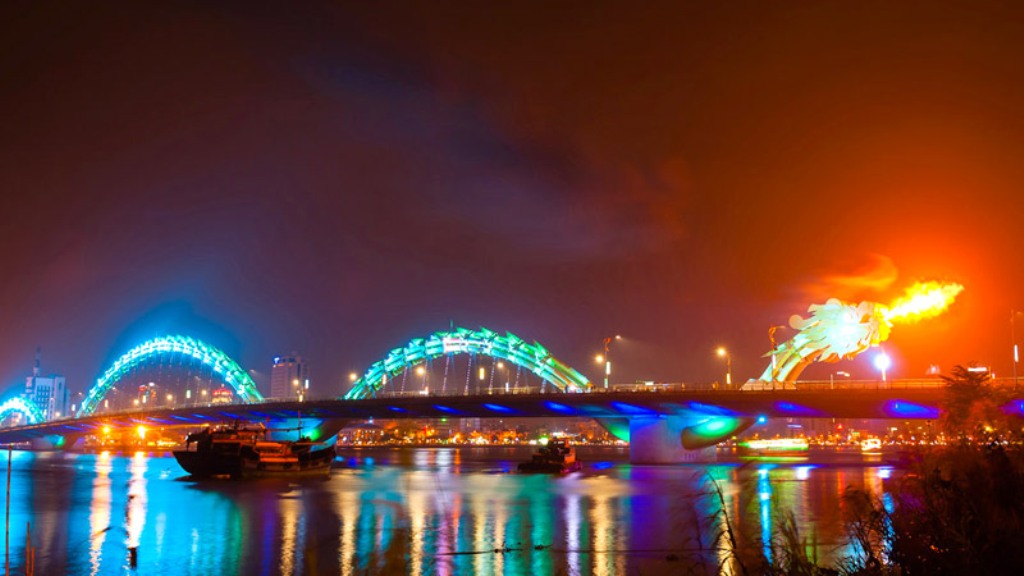 جسر التنين في مدينة دا نانغ